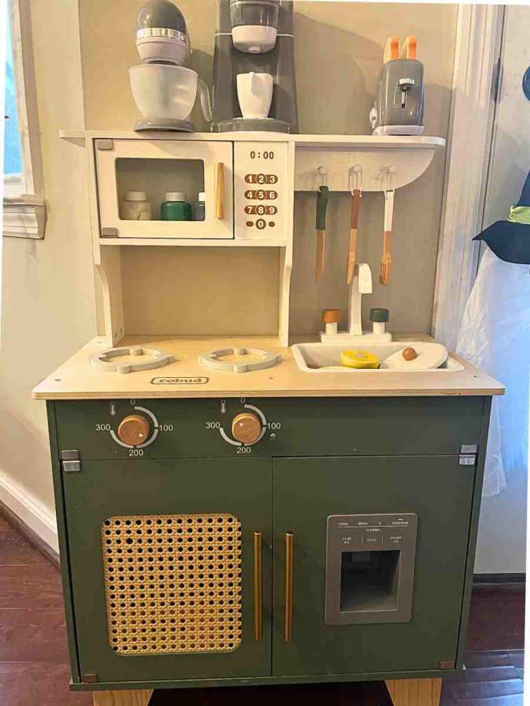 toddler play kitchen